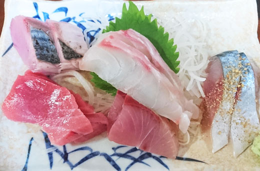 雑魚 ざっこ唐揚げランチ 刺身