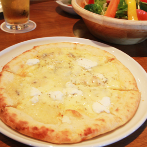 レストラン キリンビアファーム　4種類のチーズピザ 
