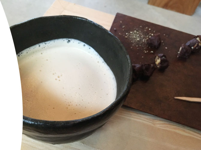 珈琲月白 ミルクコーヒー　デーツチョコレート