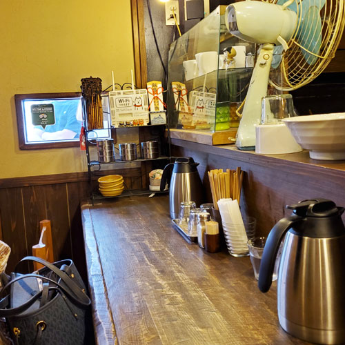 中華そば 六(ろっぽう)店内
