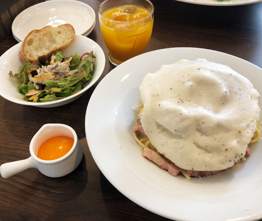 カフェ＆バル　フェリーチェ もこもこ雲のカルボナーラ