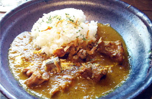 オオカミの口 サラダプレートランチ チキンカレー