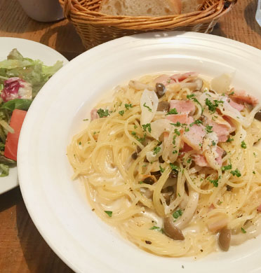 カフェノリーノ　週替わりパスタランチ（ベーコンとしめじのクリームパスタ）