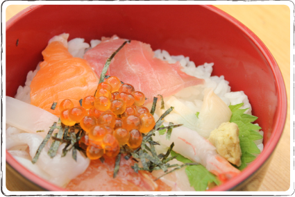 船越漁港　ケンちゃんかき 海鮮丼