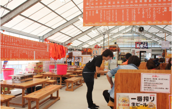 船越漁港 正栄 牡蠣小屋の中