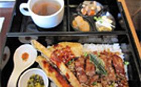 ステーキ ＆ ハンバーグ ORANGE 野菜の天ぷらとサーロインステーキ重