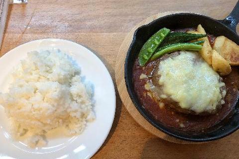 1日15食限定の手ごねハンバーグ