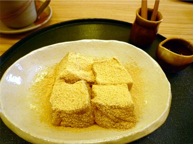 町家カフェ 太郎茶屋 鎌倉　甘味：鎌倉わらびもち 400円