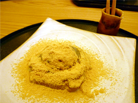 町家カフェ 太郎茶屋 鎌倉 甘味:鎌倉わらび大福 400円