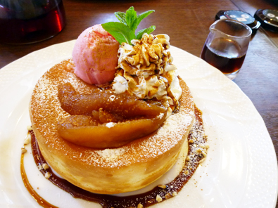 星乃珈琲店　りんごのスフレパンケーキ