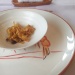 菊芋と自家製イノシシ生ハムのスナック、金柑のピュレ